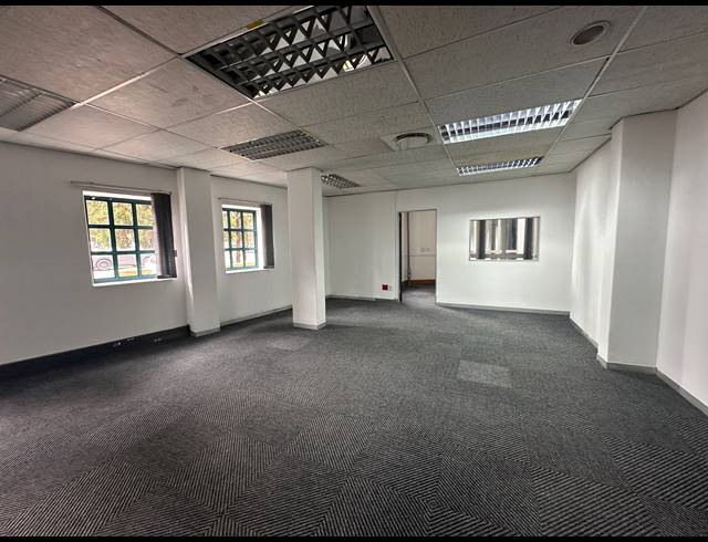 5,800M² OFFICE FOR SALE IN SUNNINGHILL
